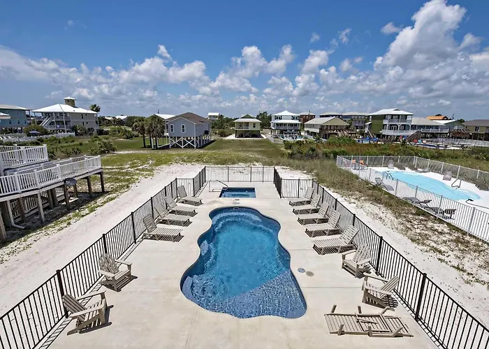 Absolutely Beachy 5 Bedroom Lockout Holiday home