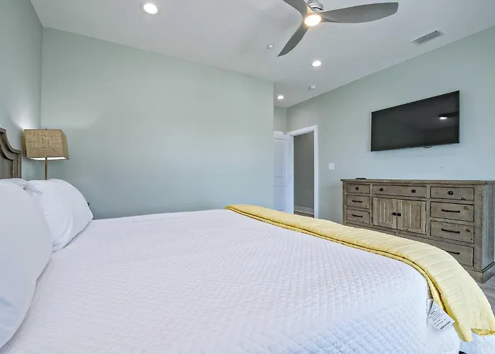 Absolutely Beachy 5 Bedroom Lockout Holiday home Gulf Shores