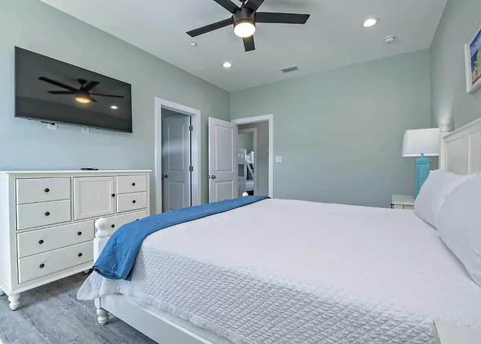 Absolutely Beachy 5 Bedroom Lockout