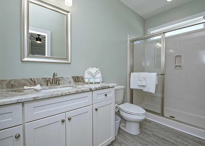 Absolutely Beachy 5 Bedroom Lockout * Gulf Shores