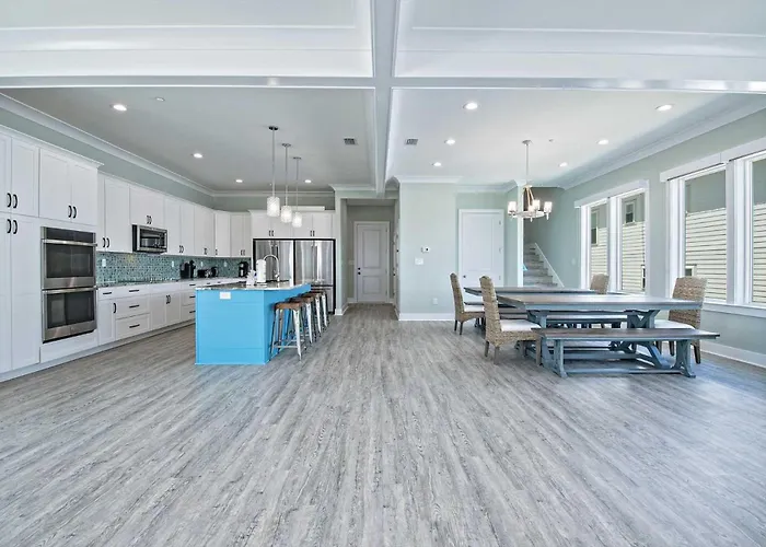 Absolutely Beachy 5 Bedroom Lockout Holiday home