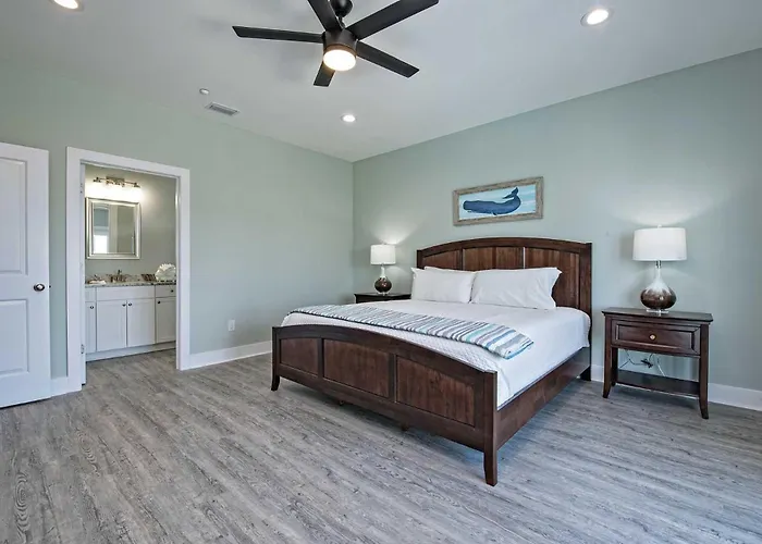 Absolutely Beachy 5 Bedroom Lockout Holiday home