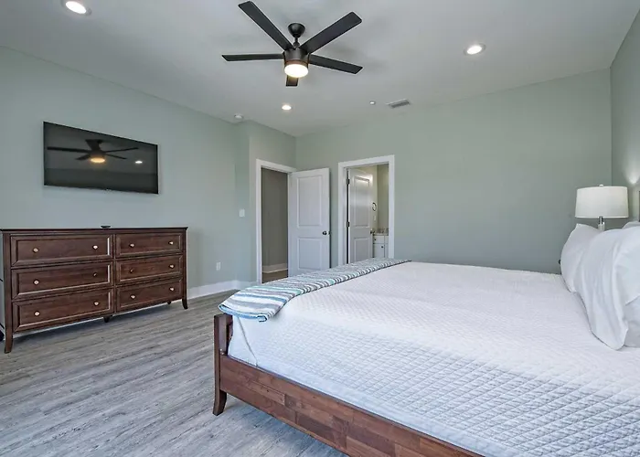 Holiday home Absolutely Beachy 5 Bedroom Lockout
