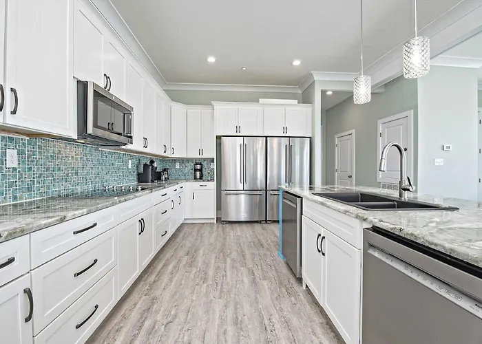 Absolutely Beachy 5 Bedroom Lockout * Gulf Shores