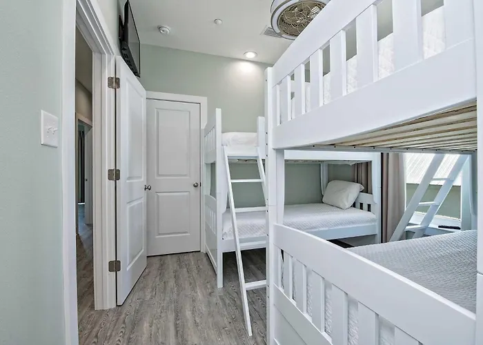 Holiday home Absolutely Beachy 5 Bedroom Lockout